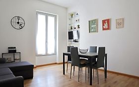 Isola District Bright House